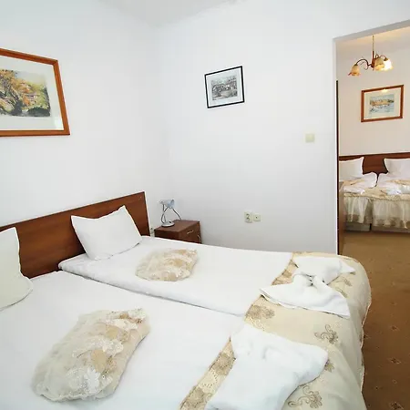 Family Izvora * Tryavna