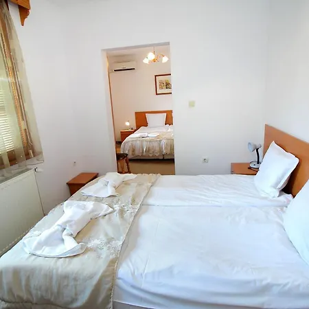 Family Izvora * Tryavna