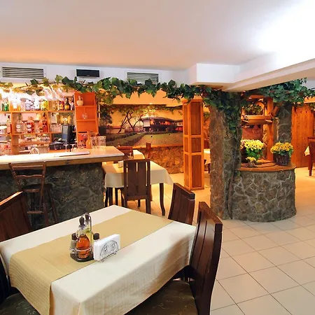 Family Izvora * Tryavna